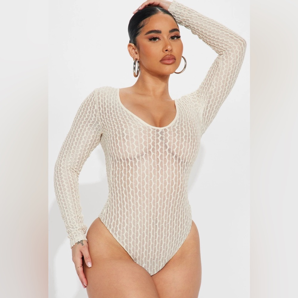 Fashion nova- Cream crochet bodysuit